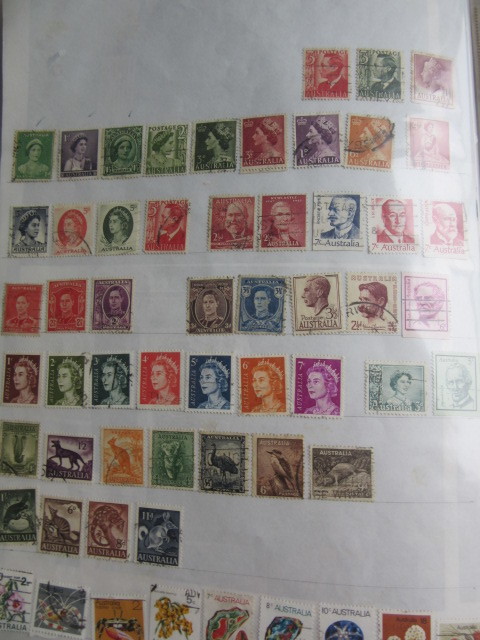 [ Australia issue stamp used .. one part unused . mixing f] paper . hinge sticking 6 sheets 
