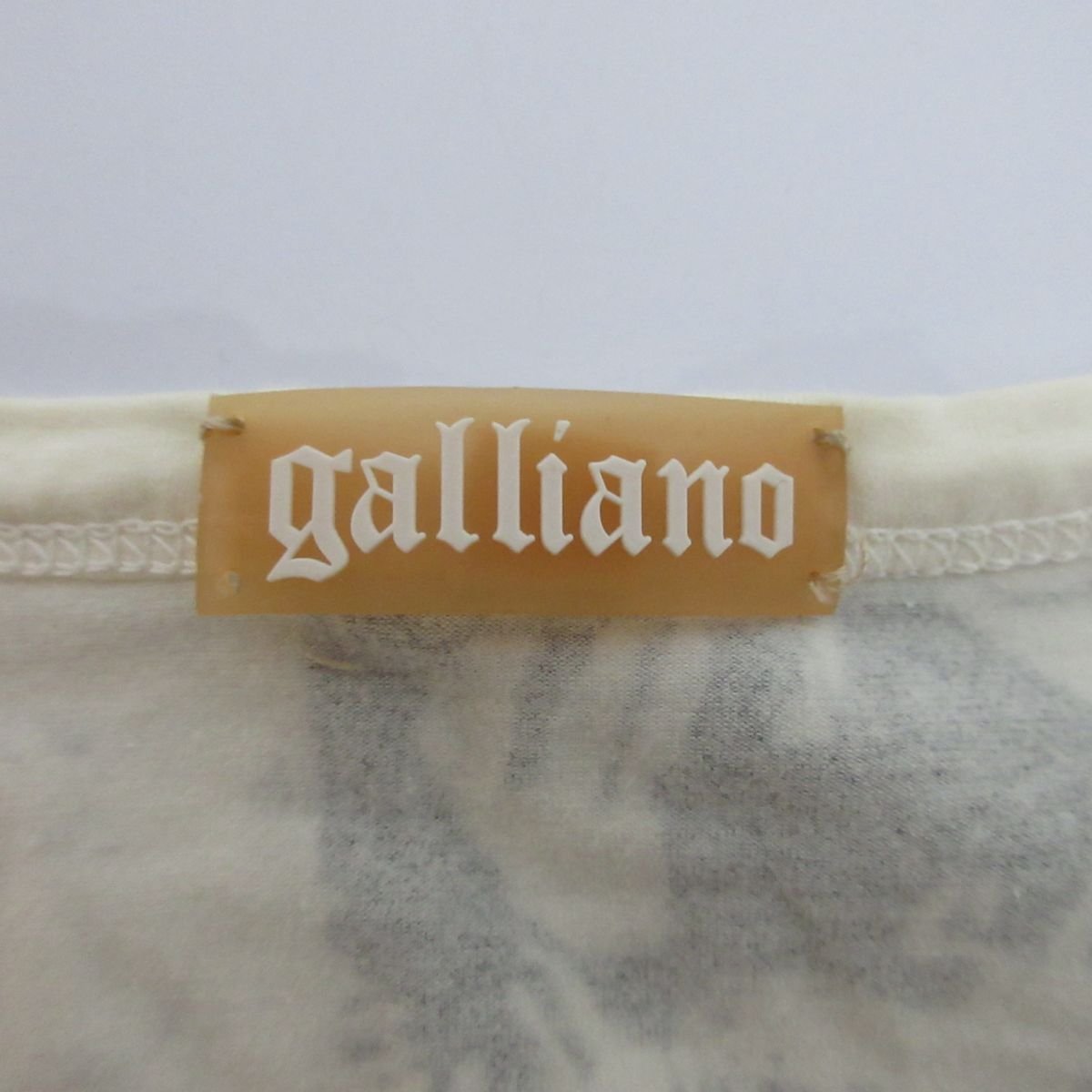 美品 galliano ジョンガリアーノ アーカイブ ニュースペーパープリント コサージュ付き 半袖 Tシャツ カットソー サイズS 白 ホワイト_画像8