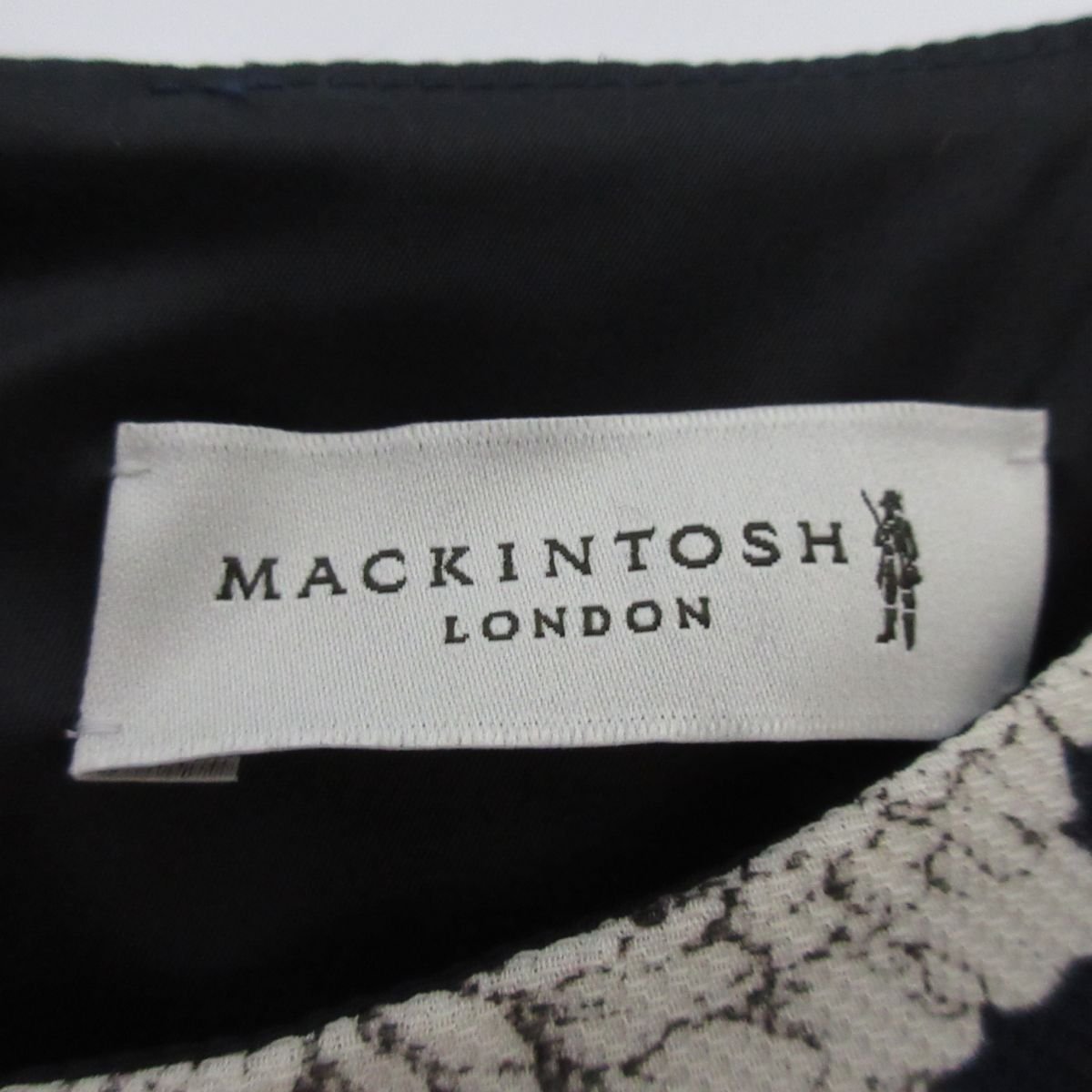美品 MACKINTOSH LONDON マッキントッシュロンドン フレンチスリーブ ミディアム丈 花柄ワンピース サイズ40 紺×白 ネイビー×ホワイト_画像6