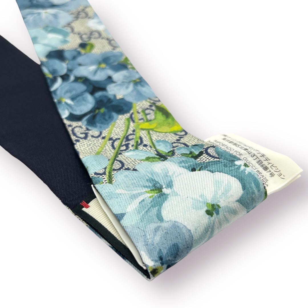 美品】GUCCI スカーフ GG ブルームス ネックボウ 花柄 紺色 美品】GUCCI スカーフ GG ブルームス ネックボウ 花柄 紺色