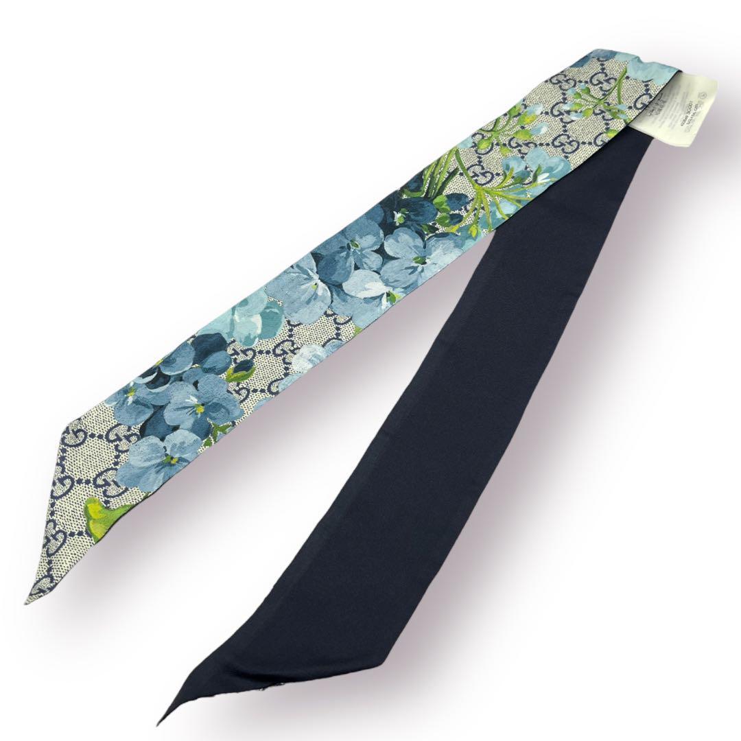 美品】GUCCI スカーフ GG ブルームス ネックボウ 花柄 紺色 美品】GUCCI スカーフ GG ブルームス ネックボウ 花柄 紺色
