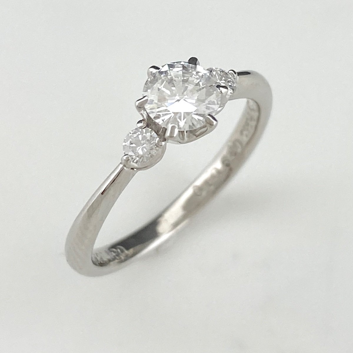 在庫僅少 ダイヤモンド デザインリング プラチナ 指輪 メレダイヤ