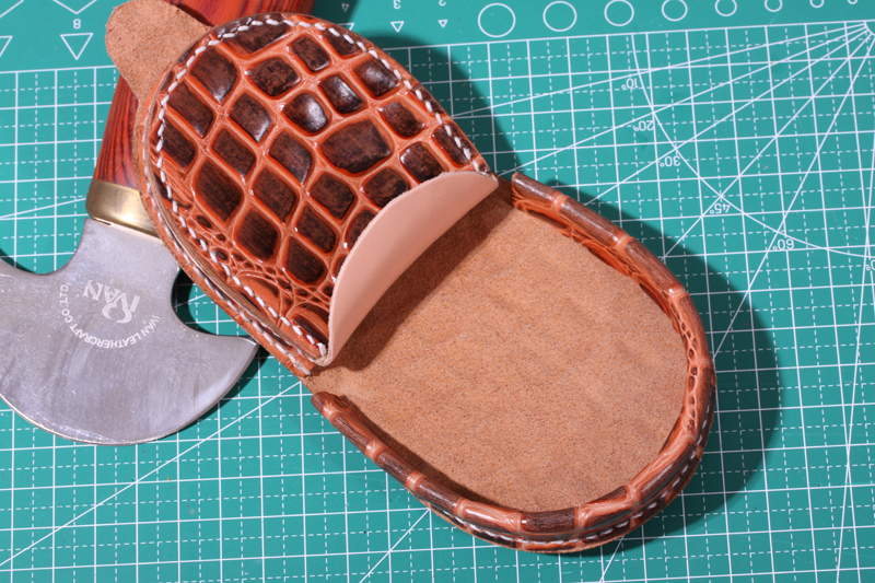 新デザイン本革極厚 半円型（馬蹄型）小銭入れ手縫いブラウン クロコダイル型押しの画像4