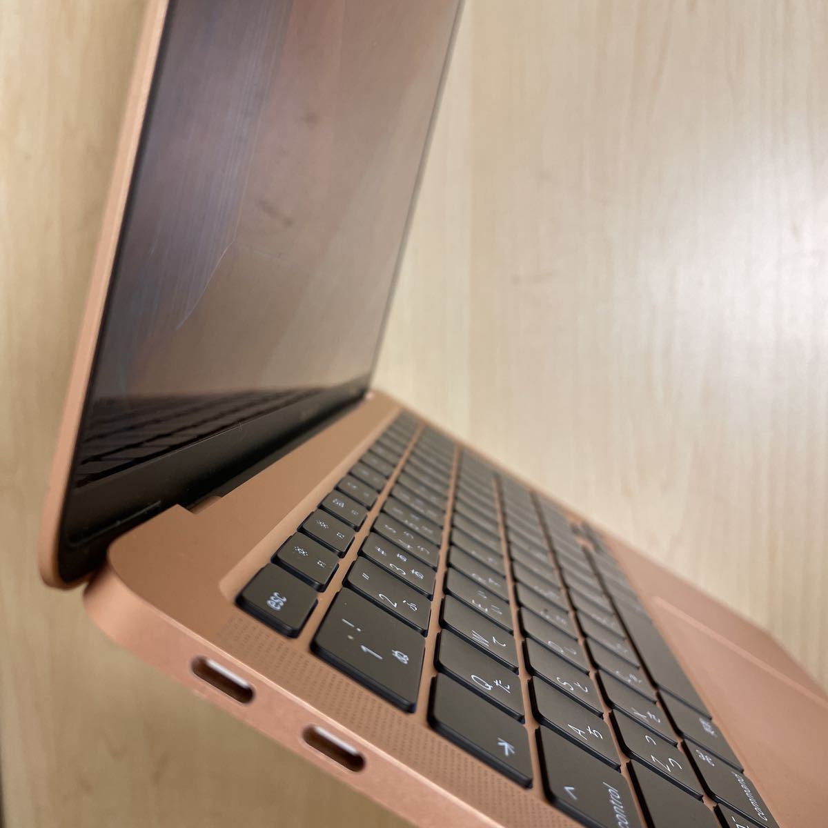 MacBook Air 2020 M1 8GB/256GB バッテリー 100% 充放電回数 16【ディスプレイ不良】 MacBook Air 2020 M1 バッテリー100%