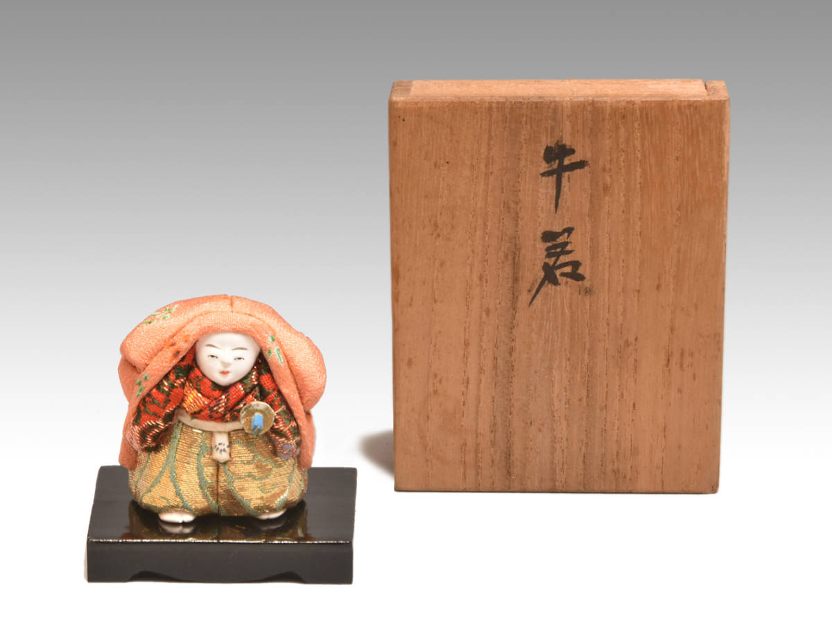 名川春山 戦前作「牛若」御所人形 共箱 昭和初期 日本人形 浅原 名川春山 戦前作「牛若」御所人形 共箱 昭和初期 日本人形 浅原