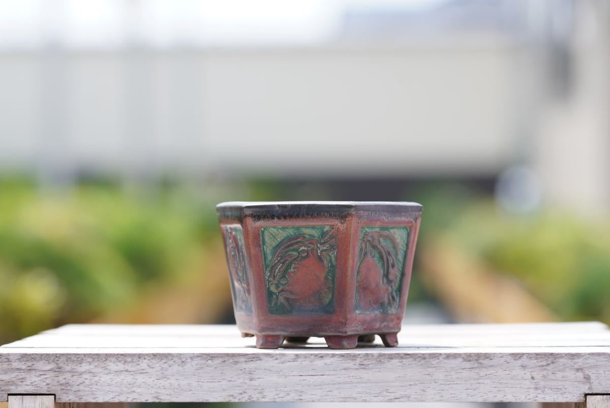 亦盆栽」岡谷是心 彫刻蟹 六角鉢 小品盆栽鉢 植木鉢 時代付け 亦盆栽」岡谷是心 彫刻蟹 六角鉢 小品盆栽鉢 植木鉢 時代付け