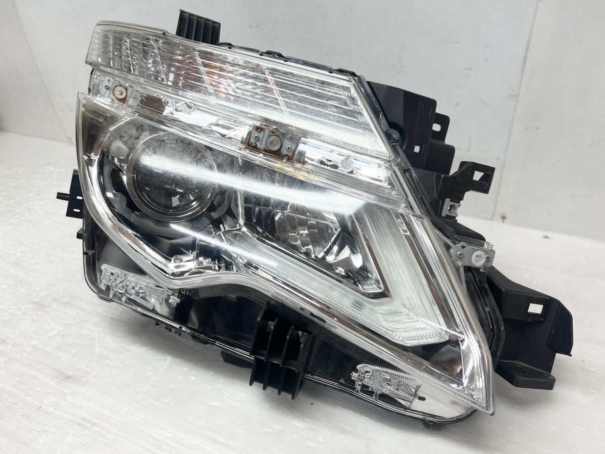 送料込 即決 エルグランド E52 後期 純正 LED 右 ヘッドライト 送料込 即決 エルグランド E52 後期 純正 LED 右 ヘッドライト