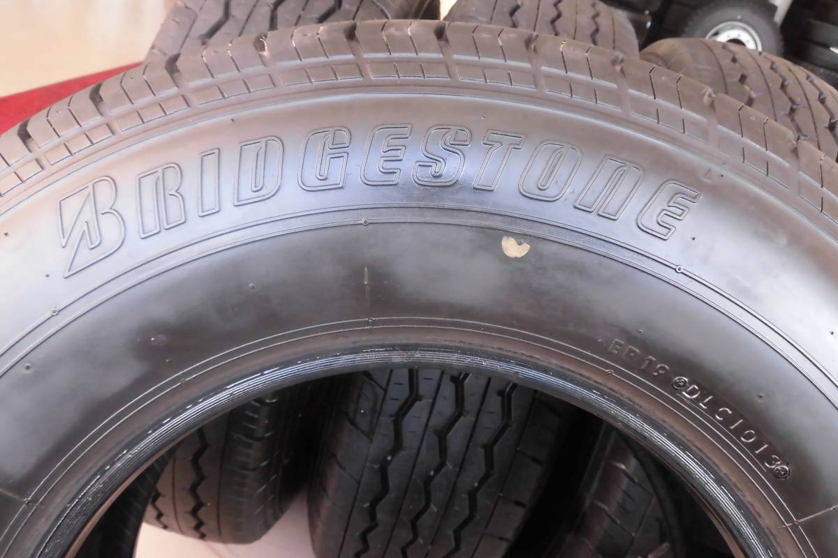 215 / 80R15普利司通重型4件套：19800日元 原文:215/80R15 ブリヂストン　激安美品４本セット：19800円