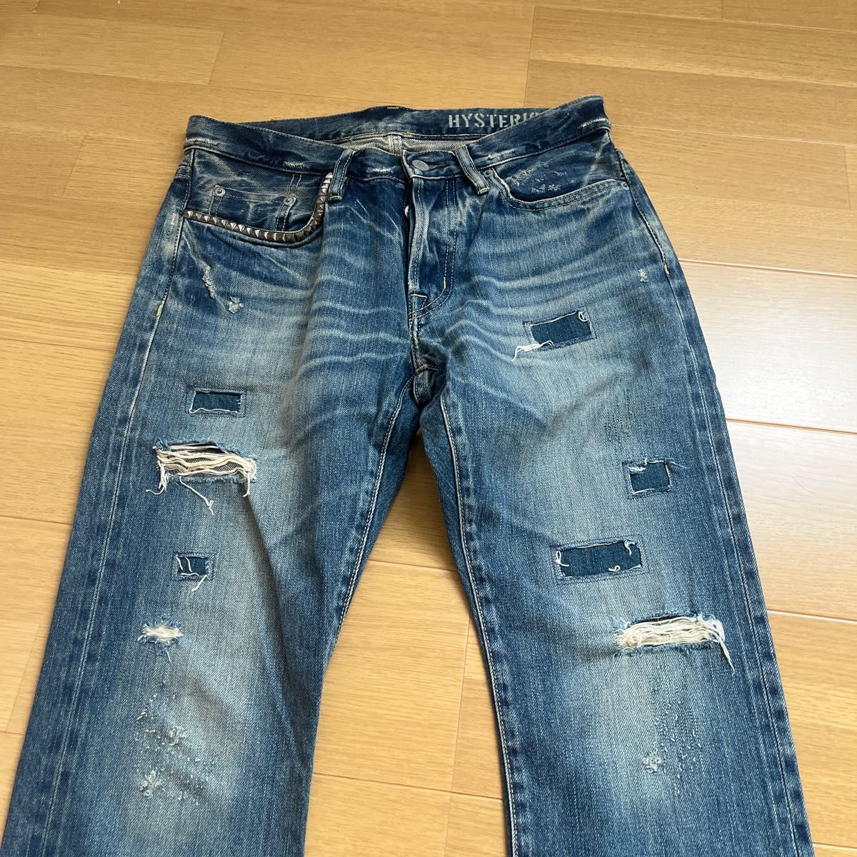 ヒステリックグラマー 小窓 ダメージ加工 デニム 32インチ ヒステリックグラマー 小窓 ダメージ加工 デニム 32インチ