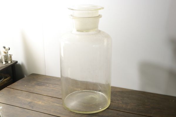 ●当時物 昭和レトロ 大きい 薬瓶 ガラス瓶 高さ55㎝ 蓋付き 硝子 ビン 保存瓶 容器 古ガラス Jan1705