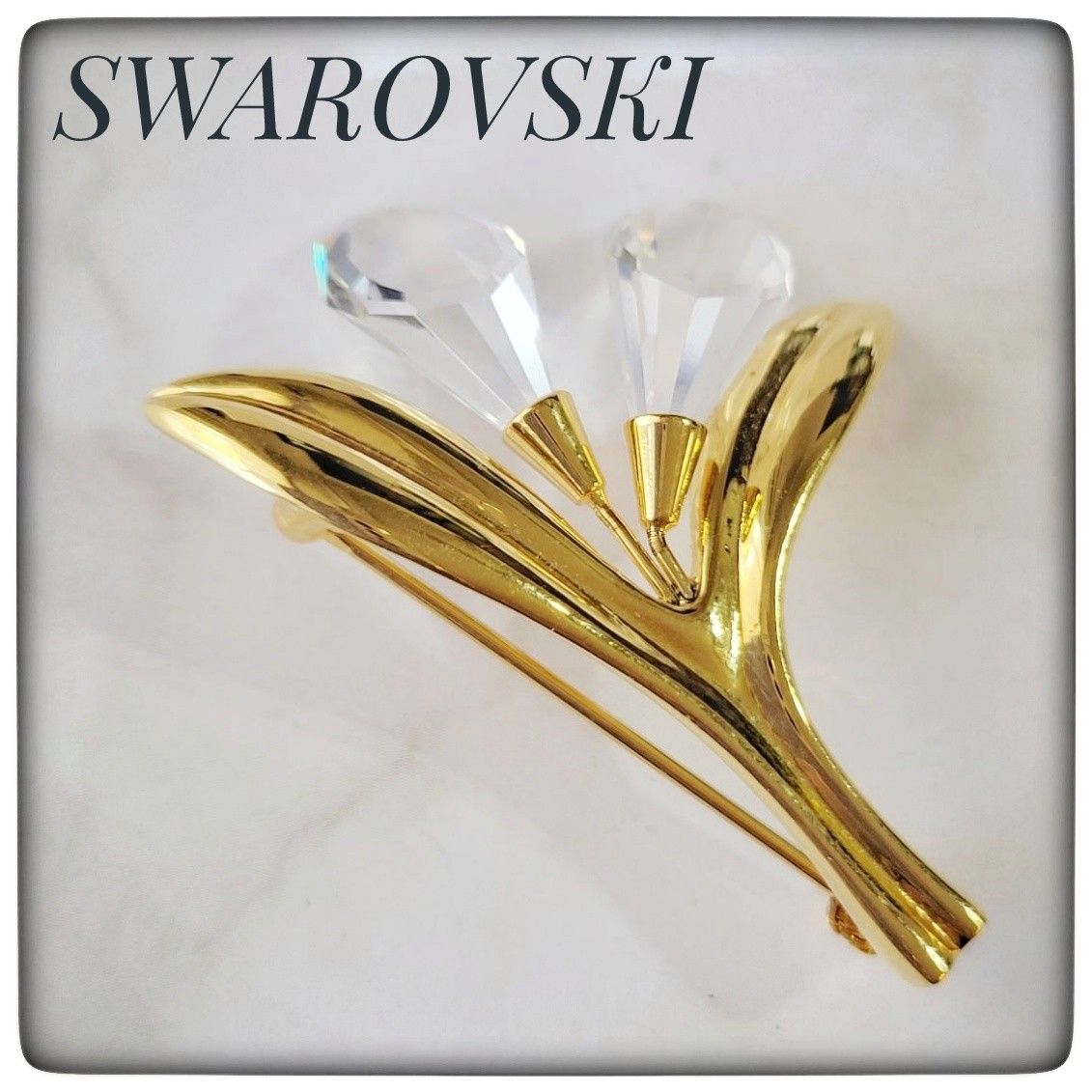 可憐【SWAROVSKI スワロフスキー】クリスタルメモリー ブローチ リリー ゴールドカラー クリスタル コサージュ