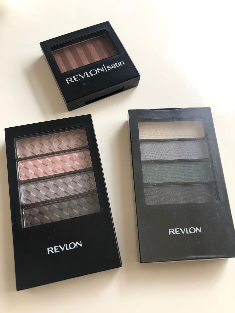 週末土日限定お値下げ！【ほぼ新品】REVLON レブロン　アイシャドウセット　パレット