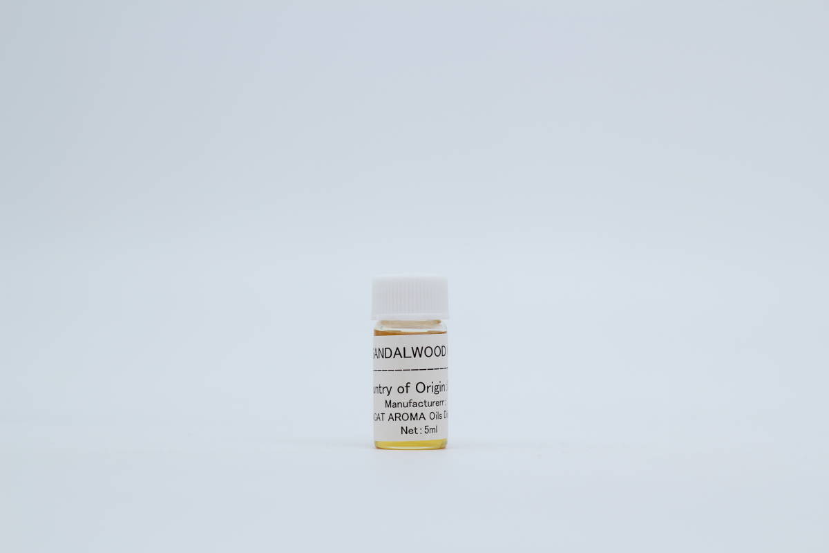 # sandal wood . oil (5ml) [ stock goods selling out price ] India production 100% natural aroma oil fragrance white .