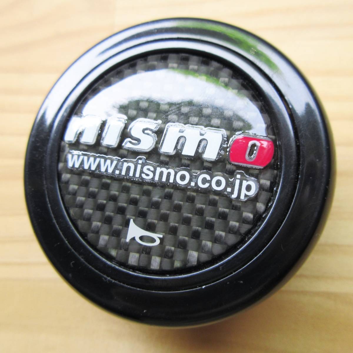 NISMOニスモ 新ロゴ カーボン調加工 ホーンボタン◇USED美品!R32R33R34