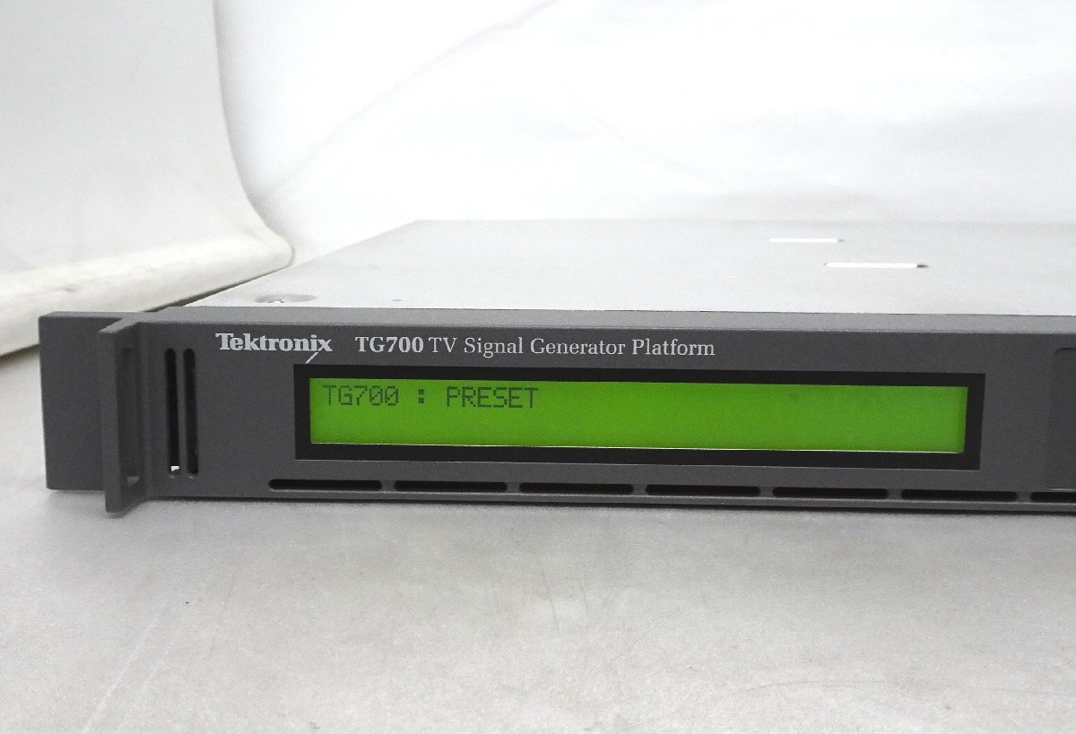 Tektronix TG700 シグナルジェネレーター（モジュールなし）【中古品/DIAGNOSTICS-PASS】#351414_画像3