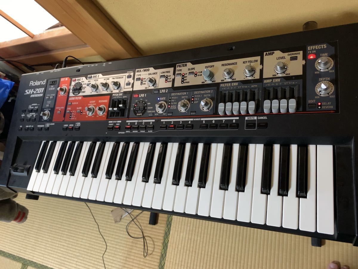 送料無料 美品Roland SH-201 シンセサイザー 送料無料 美品Roland SH-201 シンセサイザー
