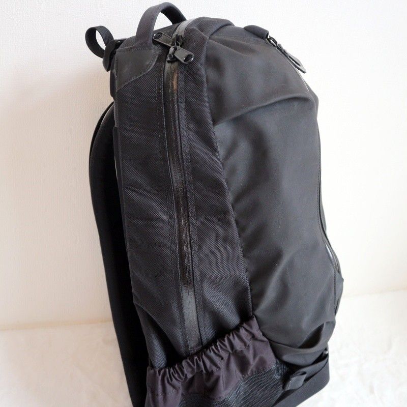 【極美品】通勤・通学・街歩き アウトドアにARC'TERYX ARRO22