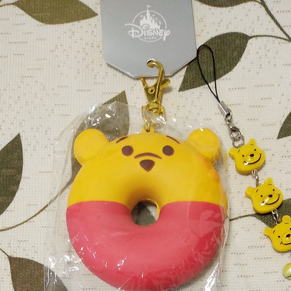 新品未使用 くまのプーさん マスコット付きストラップ 未使用 タグ付 くまのプーさん キーリング ストラップ ドーナツ