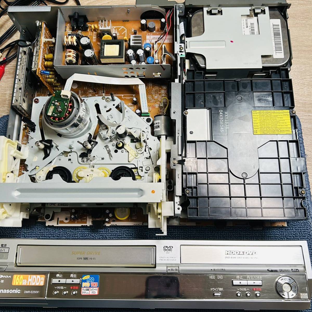 Panasonic DIGA DMR-E250V VHS/ DVD/HDD ダビング機能搭載 Panasonic DIGA DMR-E250V VHS/ DVD/HDD ダビング機能搭載