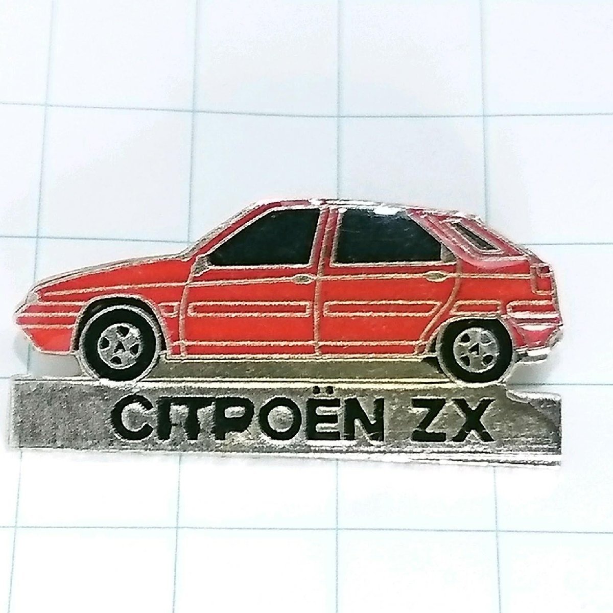 送料無料)レトロカー シトロエン ZX 赤 自動車 ピンバッジ PINS ピンズ A17559_画像1