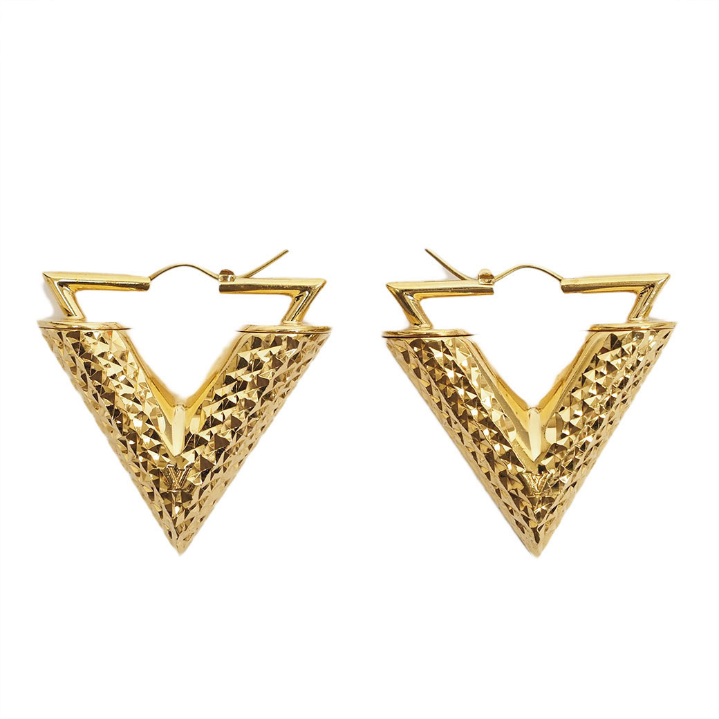 Louis Vuitton 2022 SS Essential v stud earrings (M68153)