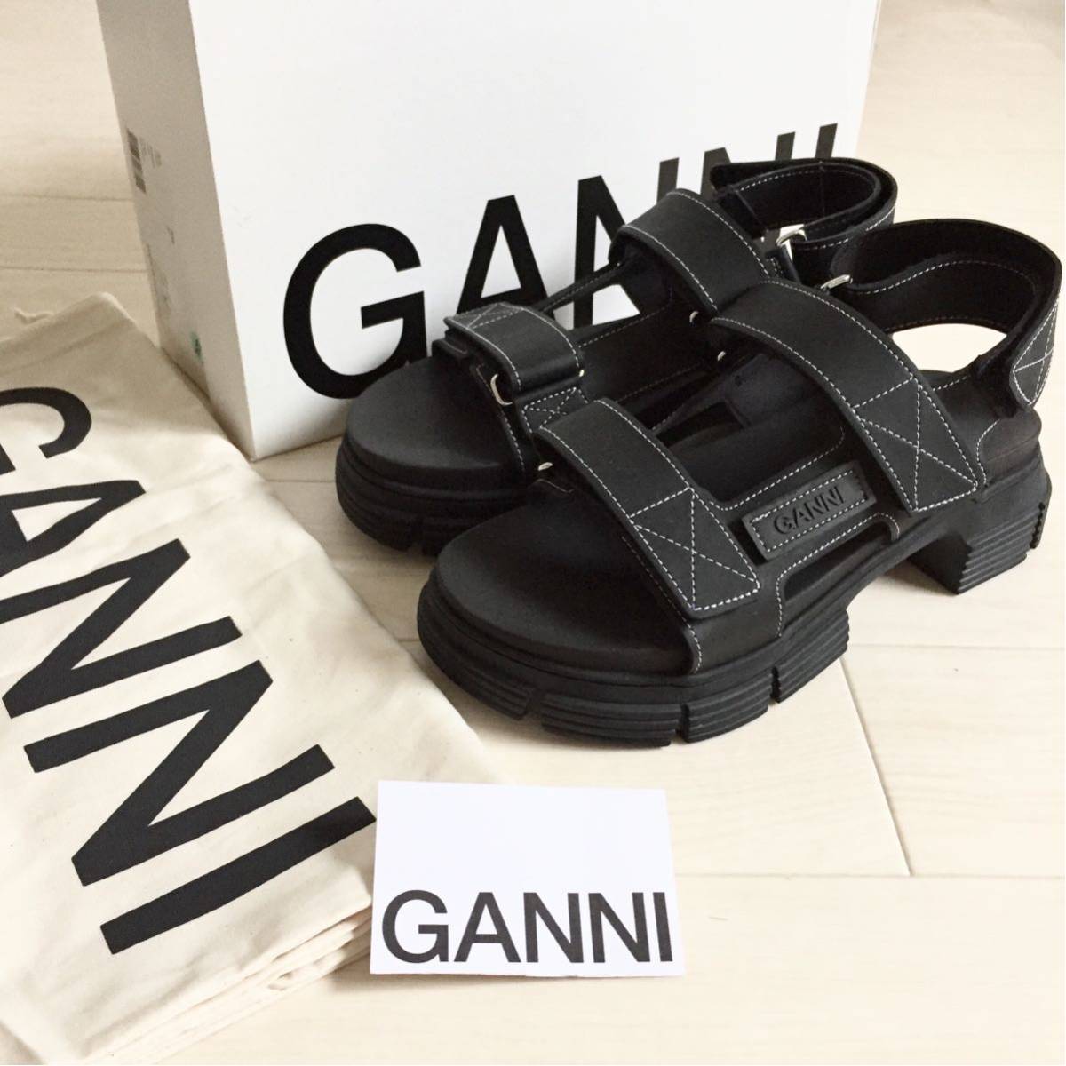 新品 GANNI ベルクロストラップ 厚底ラバーサンダル | inmarco.ae