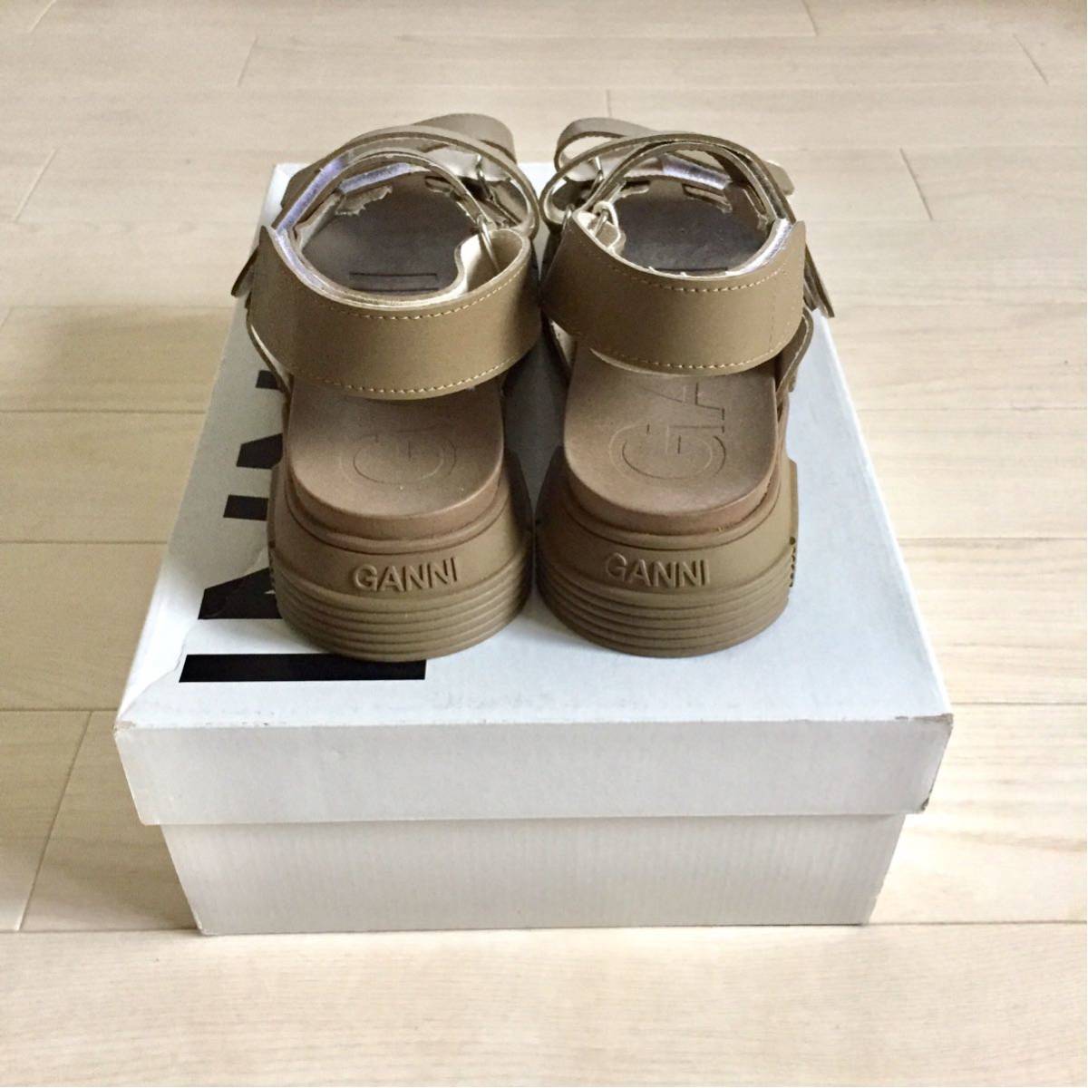 新品 GANNI ベルクロストラップ 厚底サンダル | elearning.fannyroque.fr