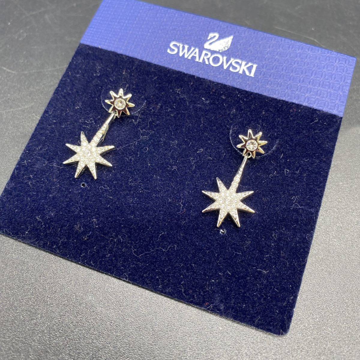 憧れ SWAROVSKI スワロフスキー ピアス スター 下がり型 ライン