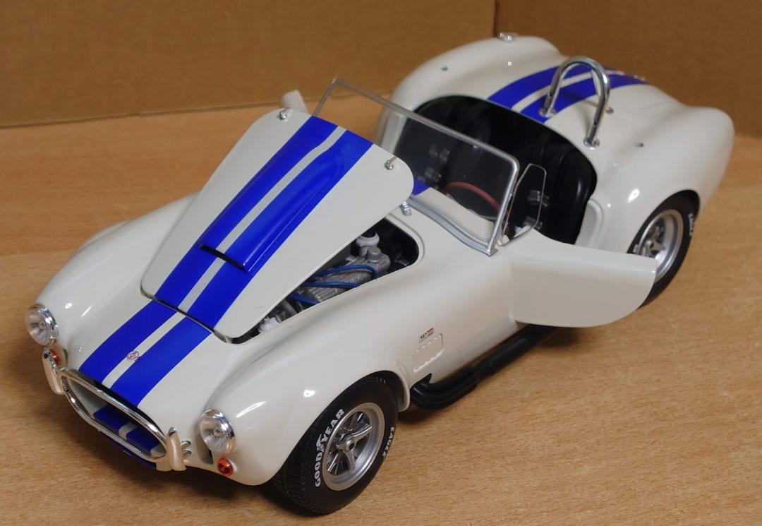 1/18 ACコブラ427 Mk.II 1965 ホワイト A.C.Cobra ダイキャスト製ミニカー_画像4