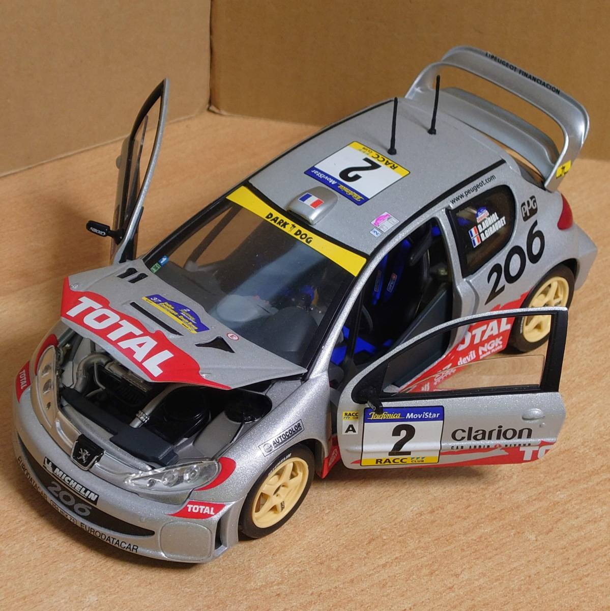 1/18 プジョー206 WRC 1999＆2000 clarion #2 シルバー×レッド ソリド製ダイキャスト製ミニカー中古_画像5