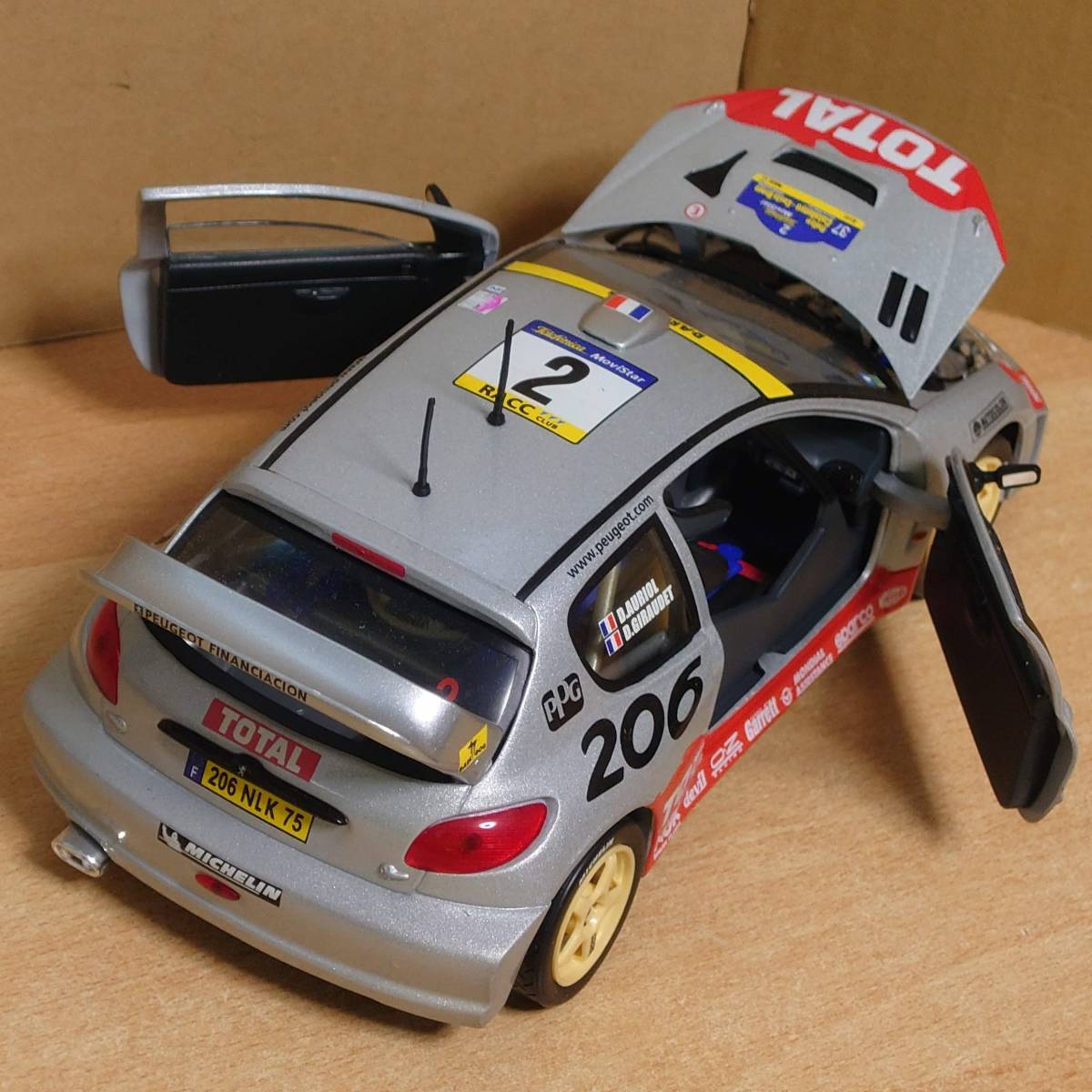 1/18 プジョー206 WRC 1999＆2000 clarion #2 シルバー×レッド ソリド製ダイキャスト製ミニカー中古_画像6