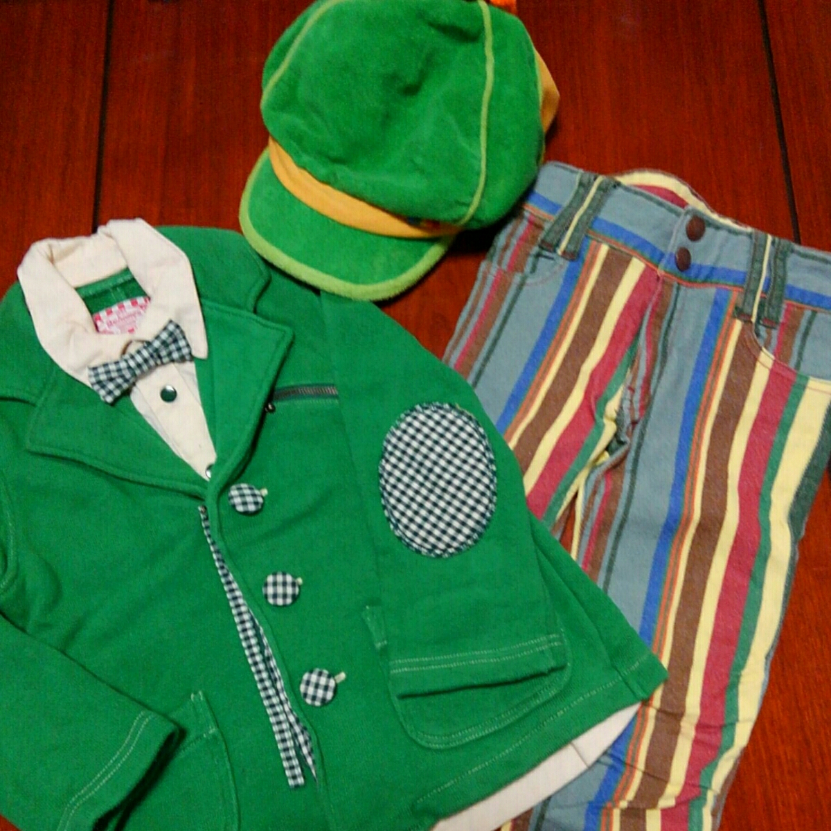 ブーフーウー　ブーホームズ　BOOHOMES　サイズ110㎝　中古　緑　ジャケット　上着　蝶ネクタイ付き　フォーマルにも　重ね着風