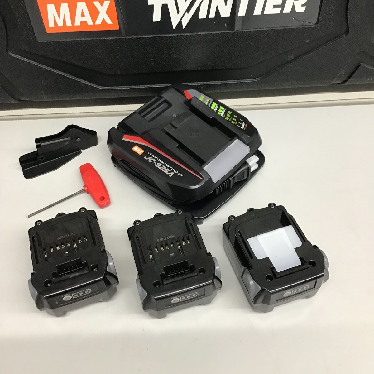 【中古品】MAX RB-400T-E-B2C/1440A 鉄筋結束機 リバータイア マックス バッテリー3個付 【状態良】_画像2