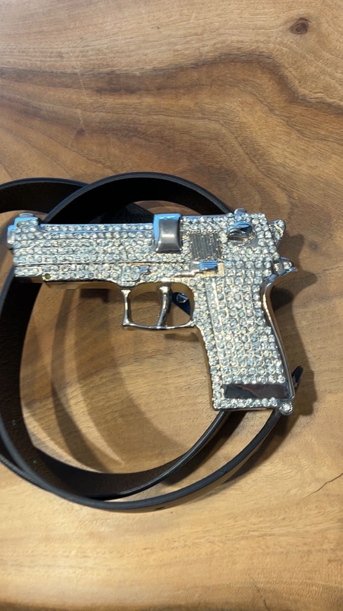 新品未使用 ギラギラのベルト 銃 合皮