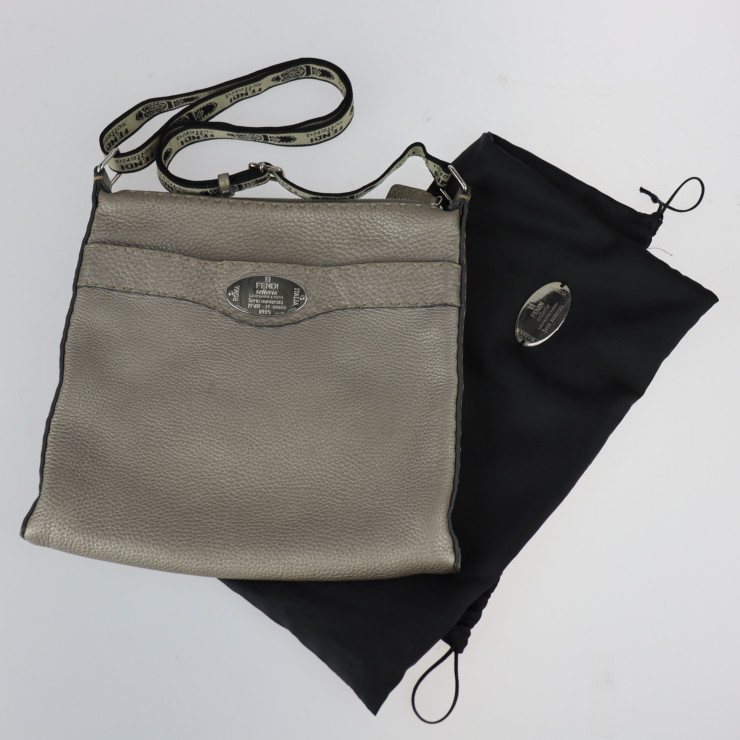 美品 FENDI フェンディ セレリア 8BT109 ショルダーバッグ レザー