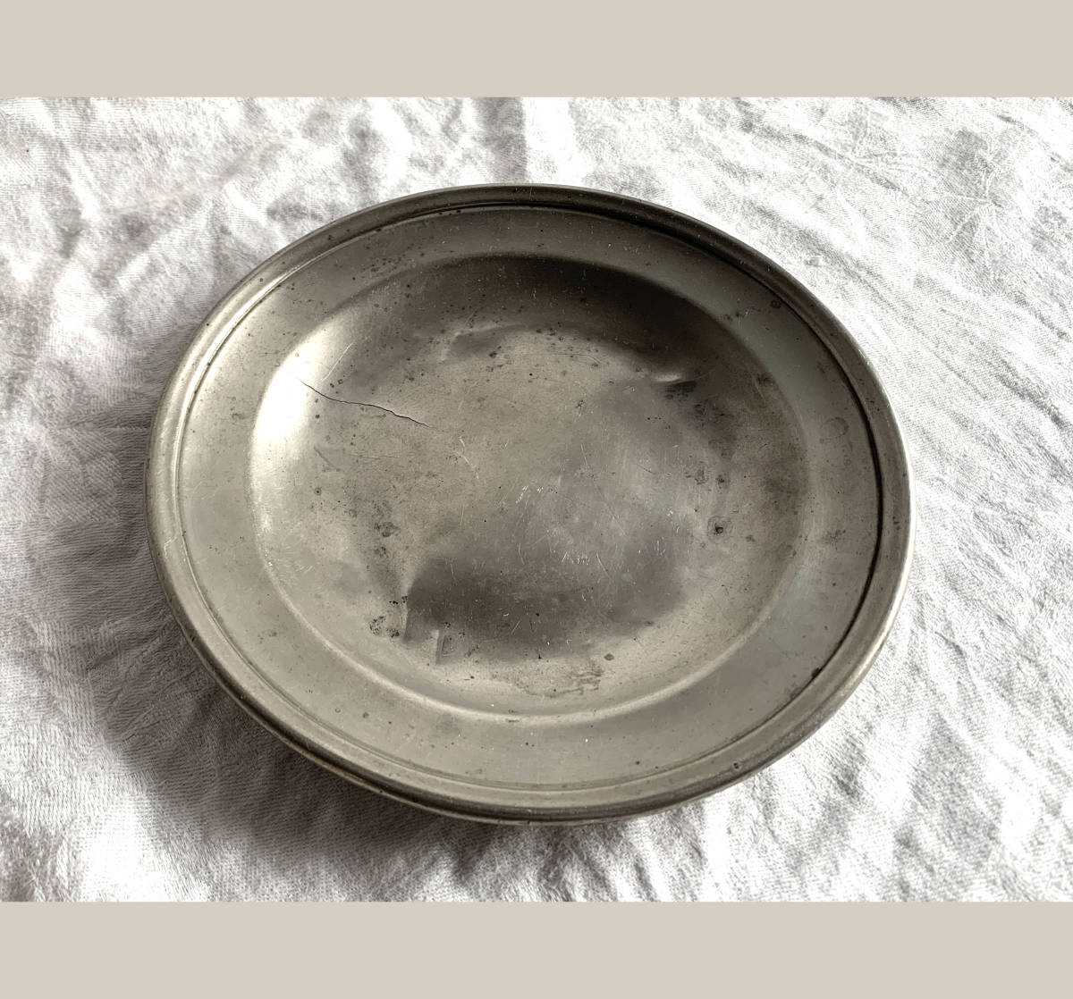 フランス 19世紀後期 錫 ピューター 銀 トレイ φ20cm 金属 茶托 皿 天秤 ラウンド 丸皿 器 骨董 アンティーク