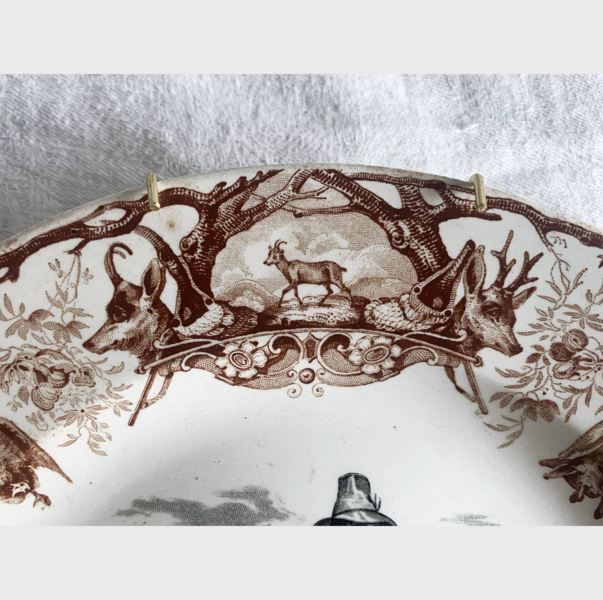 ベルギー 19世紀後期 BOCH Freres 狩猟 犬 ハンティング 陶器 皿 絵皿 グリザイユ ロイヤル ジビエ うさぎ 絵画 美術 骨董 アンティーク 2