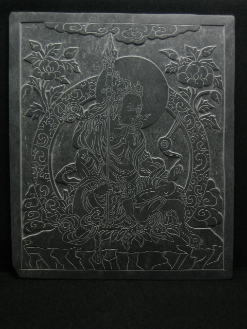 ◎●チベット仏教　 グル・ニマ・オーゼル(Guru Nyima Ozer) 手彫り　石板　マニ石 パドマサンバヴァ(グル・リンポチェ)