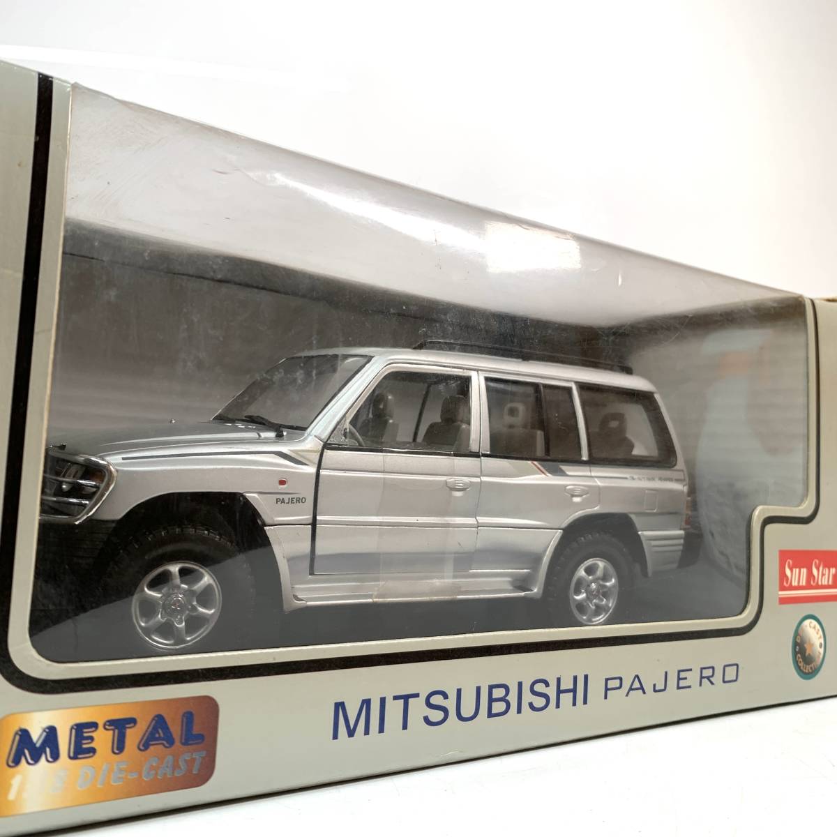 MITSUBISHI PAJERO 1/18 DIE CAST コレクション Sun Star製 ミニカー/自動車/外箱付き ※左ミラー 破損 折れ の画像2