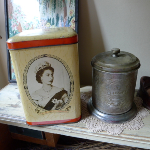 英国王室 紅茶缶 カンカン ヴィンテ−ジ キッチン用品 インテリア フランスブロカント イギリス蚤の市 ヨーロッパアンティーク雑貨 464_画像1