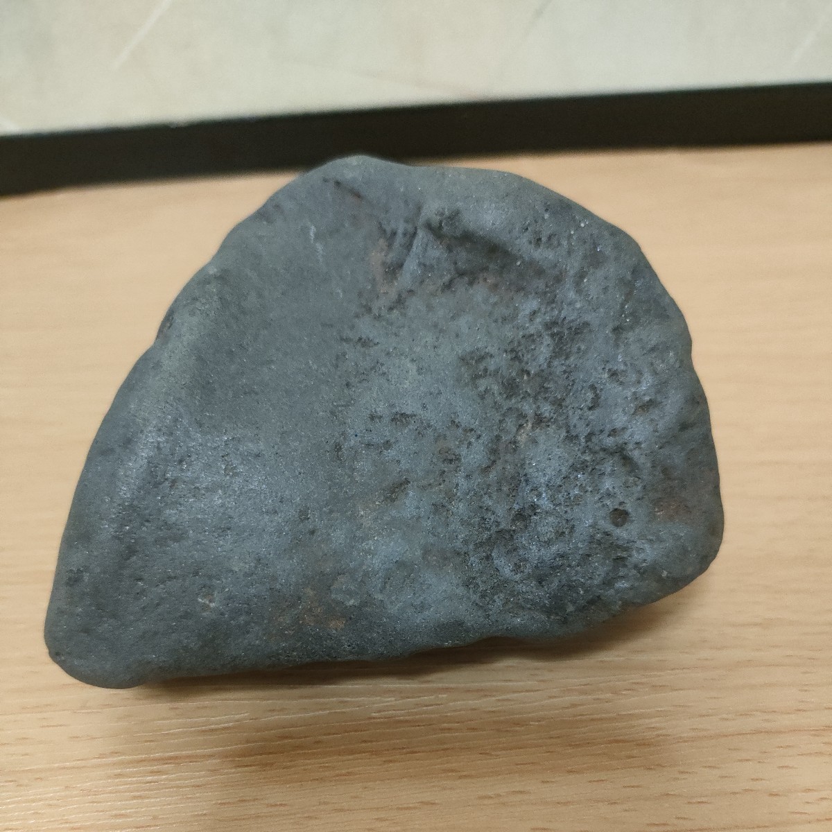 鉄隕石 磁石に付きます 1204g ロシア 鑑賞石 置物の画像2