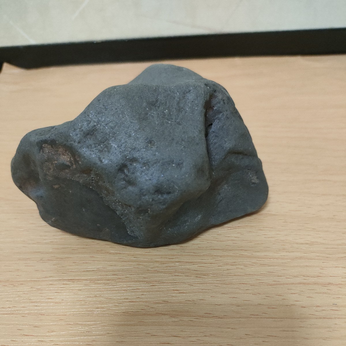 鉄隕石 磁石に付きます 1204g ロシア 鑑賞石 置物の画像3