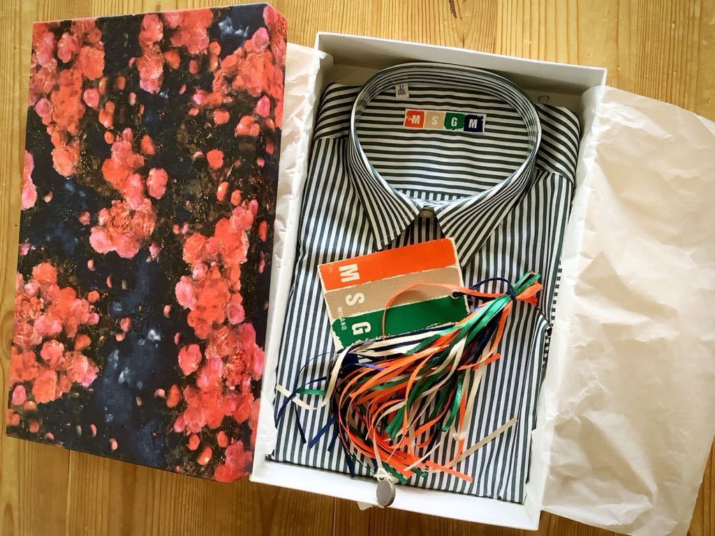 【美品】 【MSGM】エムエスジーエム ストライプ ストレッチ 長袖シャツ 箱入り 37-14 1/2 Mサイズ 【美品】 【MSGM】エムエスジーエム ストライプ ストレッチ 長袖シャツ 箱入り 37-14 1/2 Mサイズ