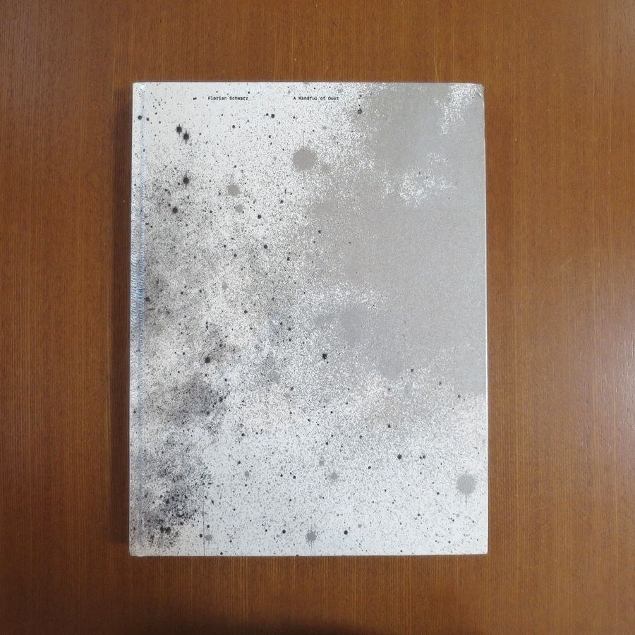 フロリアン・シュヴァルツ 写真集□美術手帖 芸術新潮 天体 写真 parkett art news review transit IMA Florian Schwarz A Handful of Dust - アート写真 フロリアン・シュヴァルツ 写真集□美術手帖 芸術新潮 天体 写真 parkett art news review transit IMA Florian Schwarz A Handful of Dust - アート写真