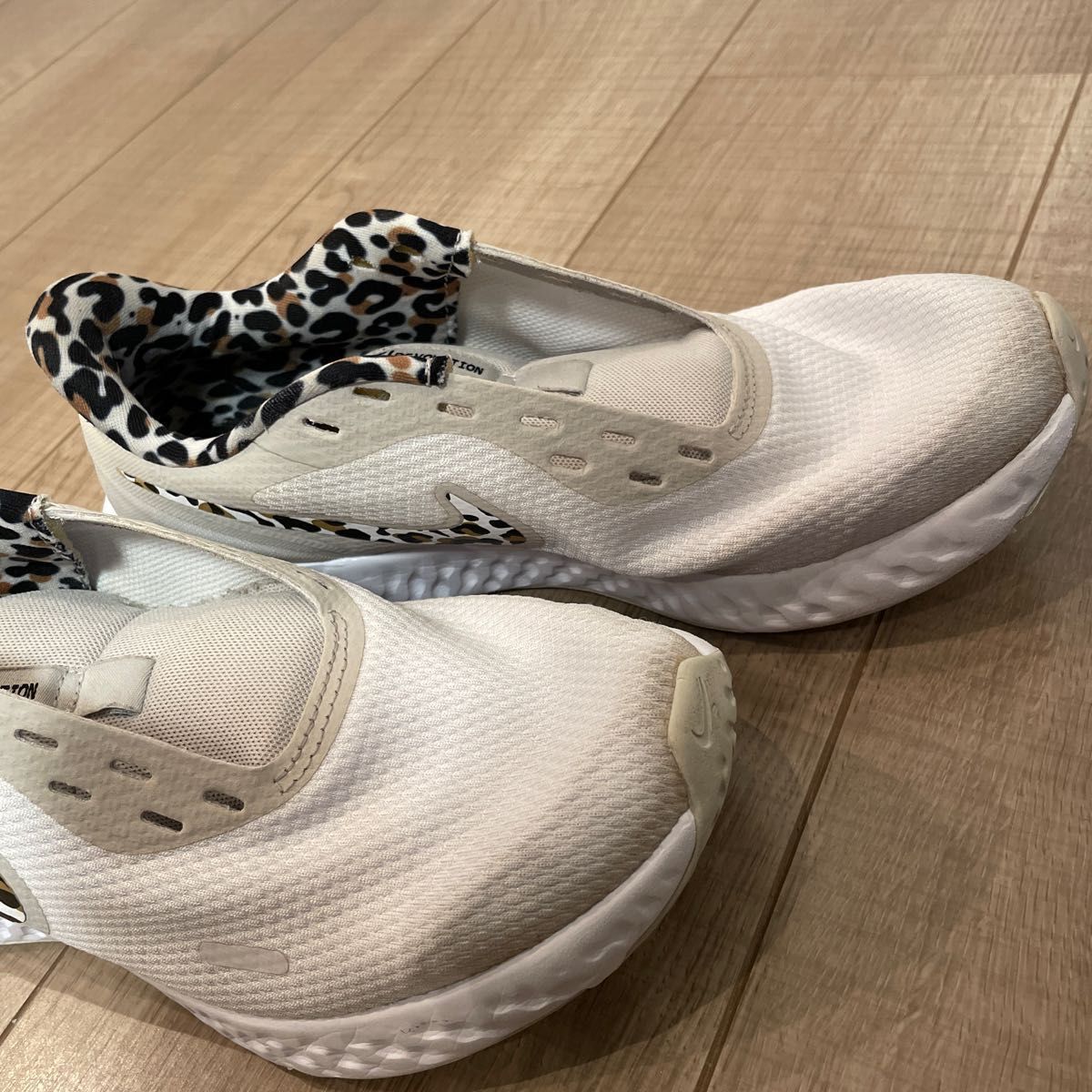 NIKE ナイキ W REVOLUTION 5 レボリューション 5 ヒョウ柄 NIKE ナイキ W REVOLUTION 5 レボリューション 5 ヒョウ柄