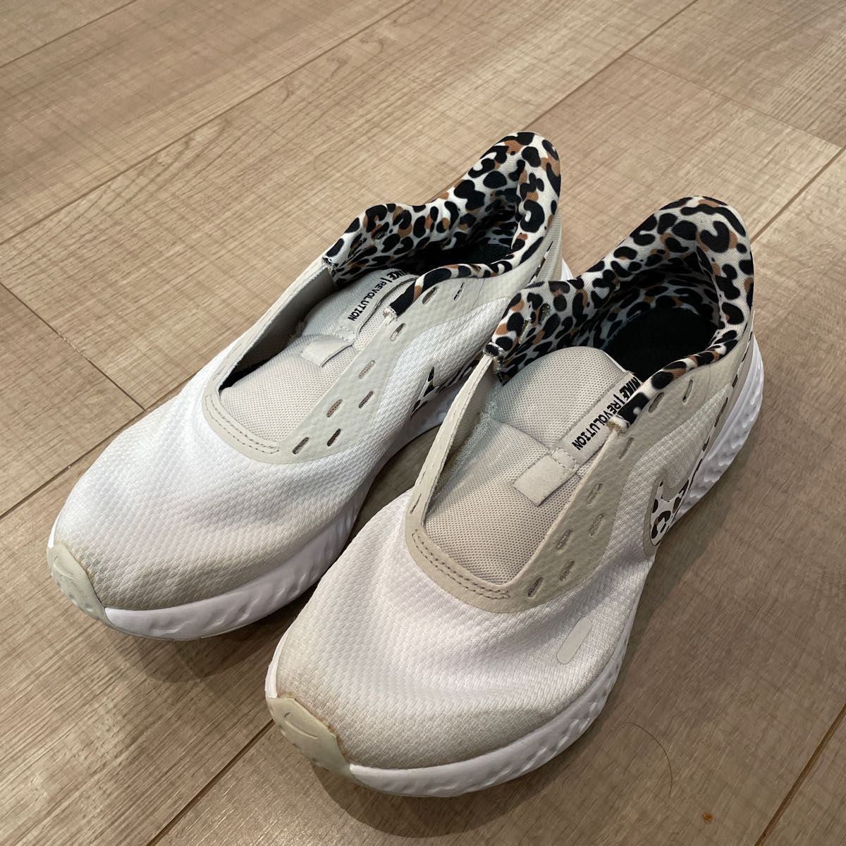 NIKE ナイキ W REVOLUTION 5 レボリューション 5 ヒョウ柄 NIKE ナイキ W REVOLUTION 5 レボリューション 5 ヒョウ柄