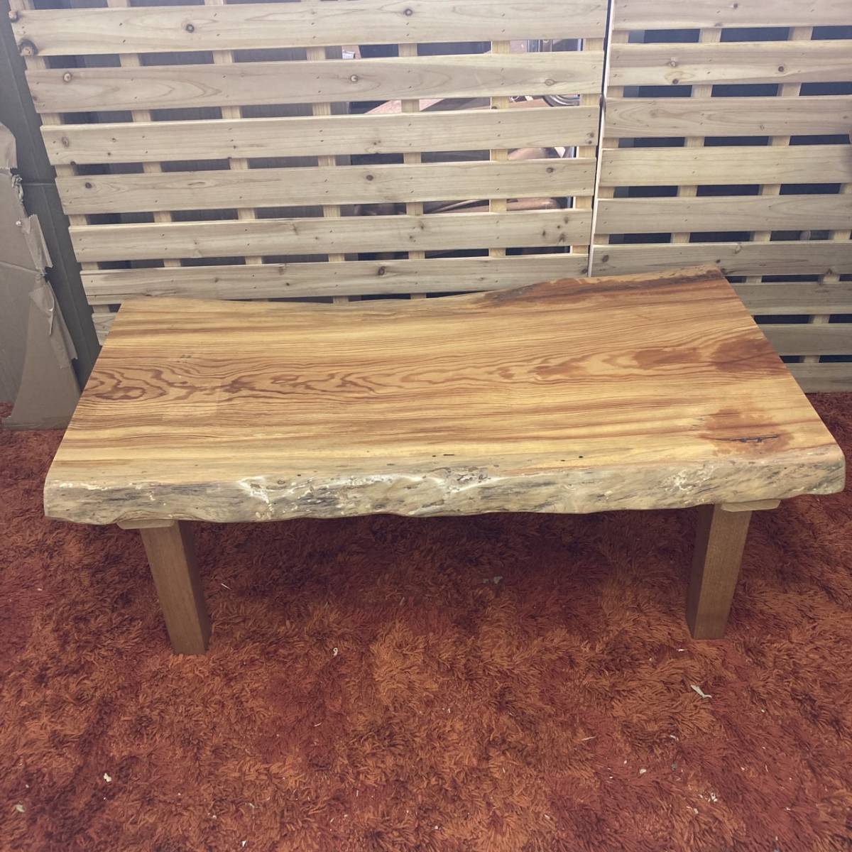 Y0084　未使用品　無垢 杉 一枚板 座卓 テーブル 自然木 天然木 展示品