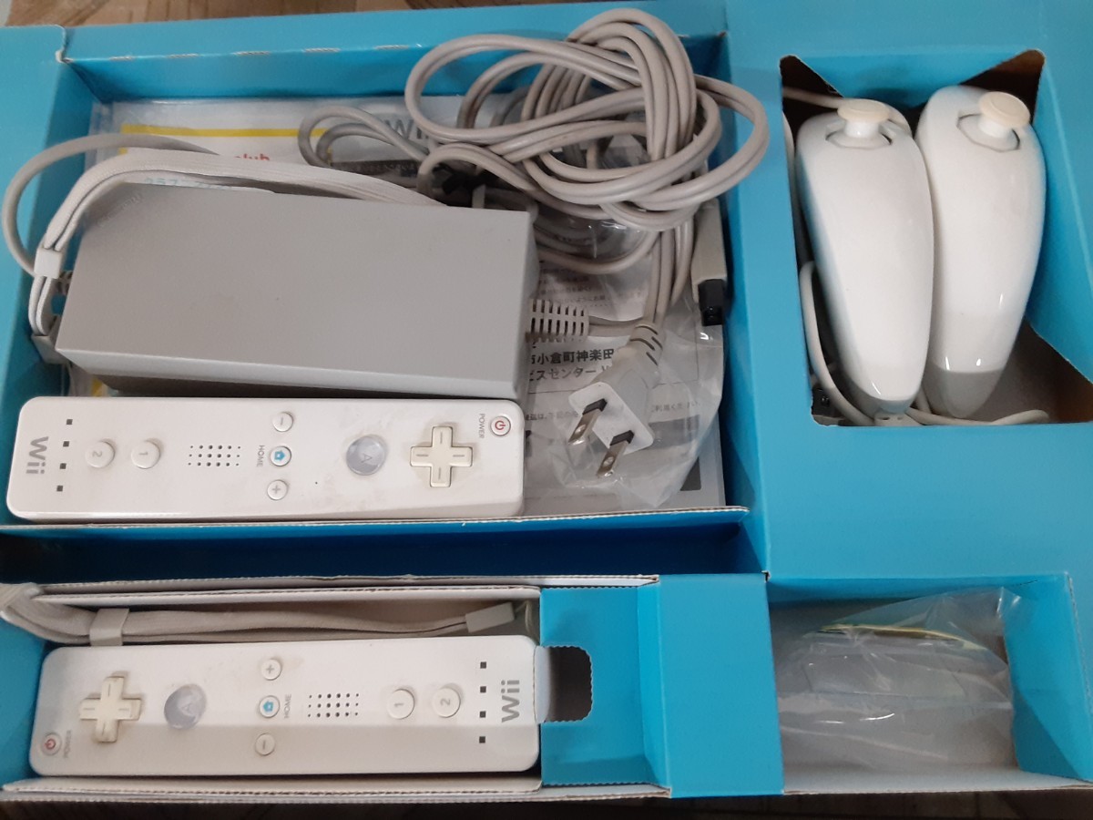 う1】任天堂 Wii 本体 コントローラー ２本　ホワイト　白 箱付き ゲーム 周辺機器　アクセサリ　現状_画像3