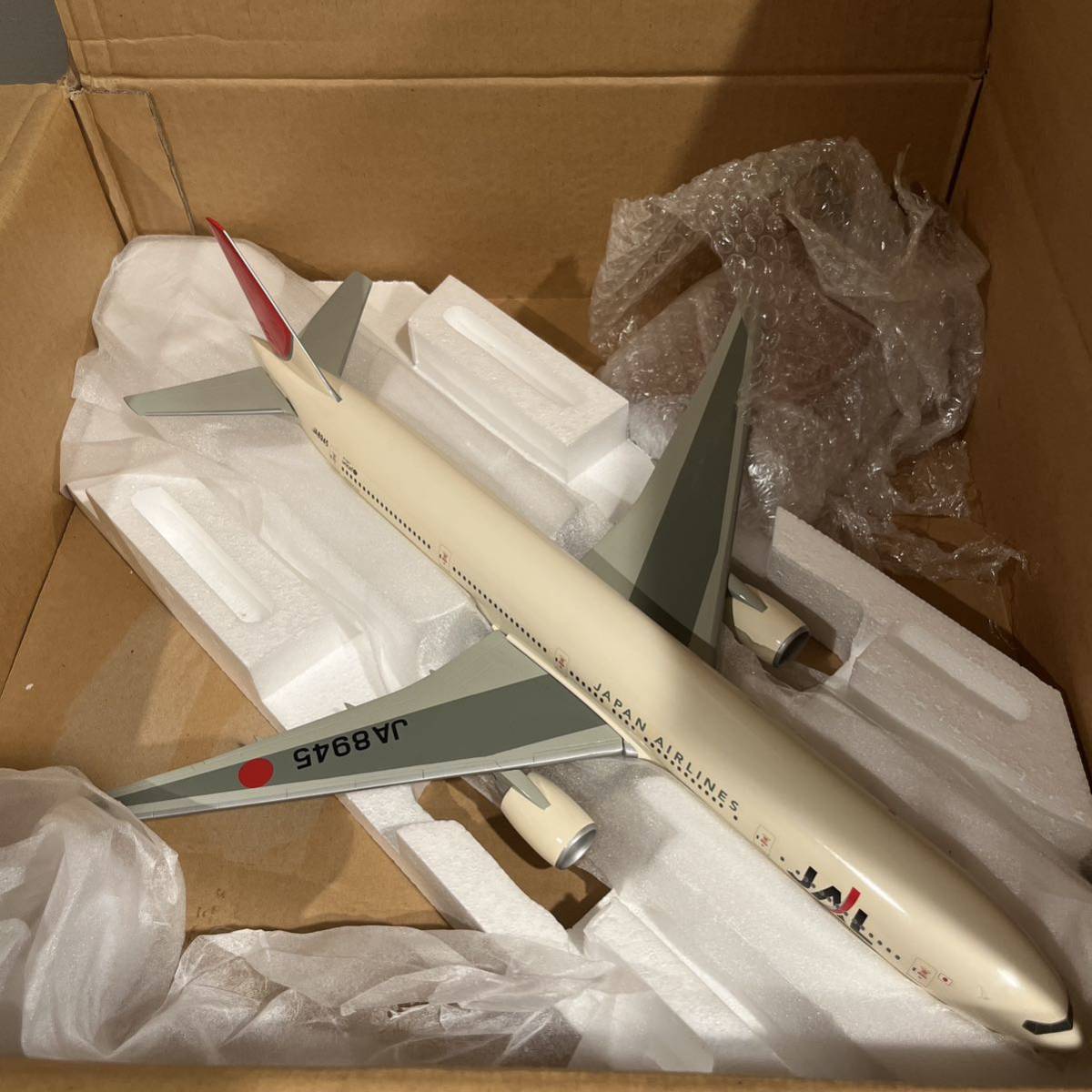 JAL ボーイング 777-300 1/144 飛行機　模型　モデルプレーン 旅客機