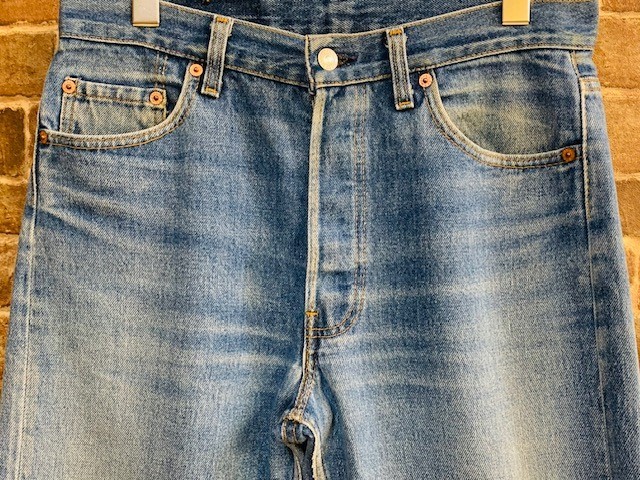 国内配送】 ☆鬼ヒゲ/USA製！90'sヴィンテージリーバイス.Levi's501.色